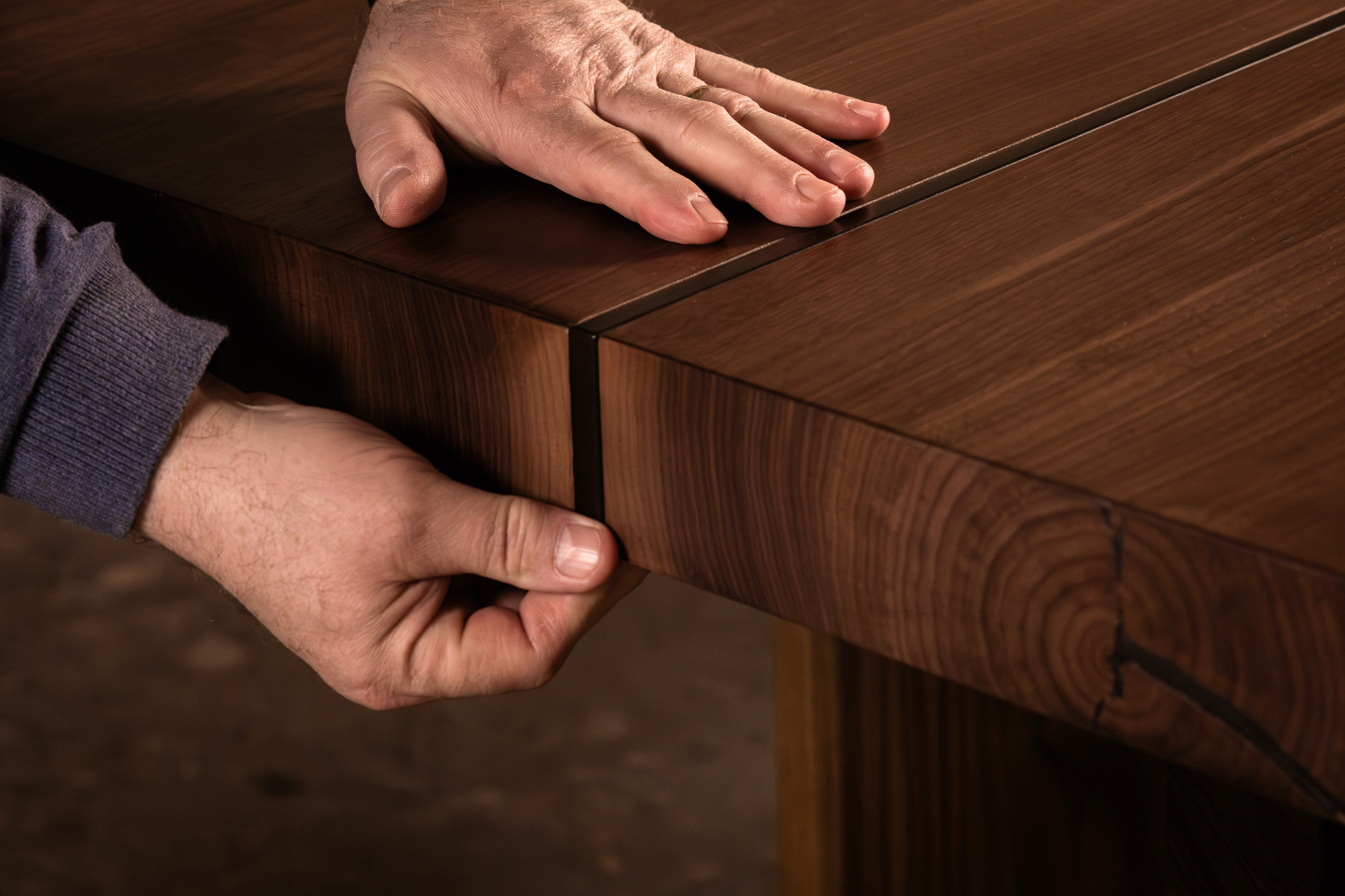 detaliu mobila premium lemn masiv Nord Arin, cant masa dining Beams