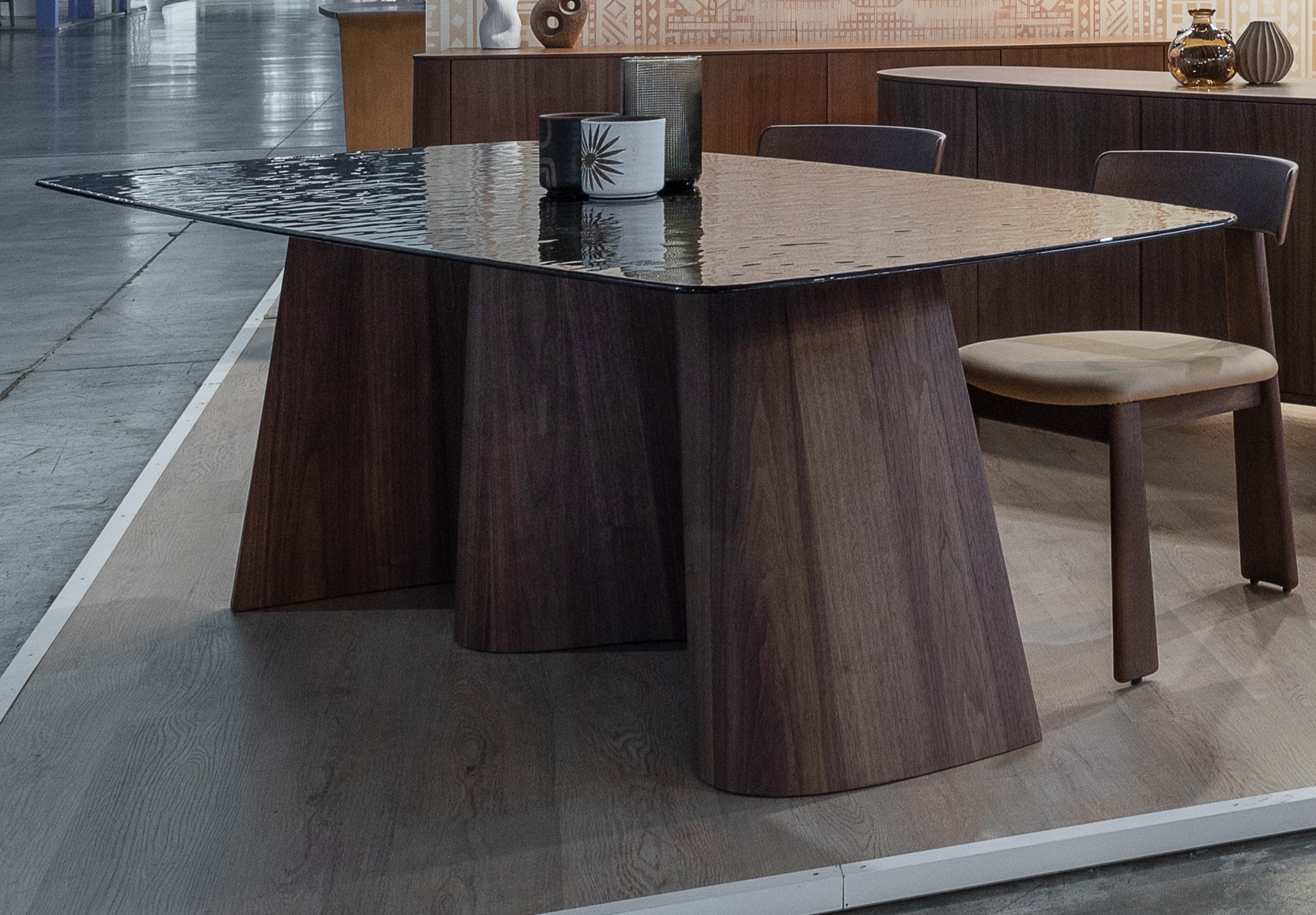 CORTINA masă de dining, nuc american, blat sticlă